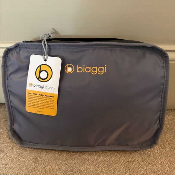 Biaggi Charcoal Travel Tote Bag- expanding and self storing - Picture 3 of 7